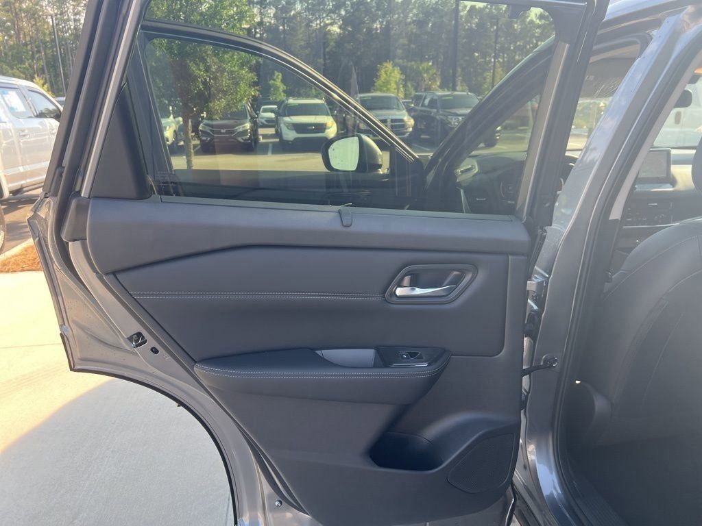 2025 Gun Metallic Nissan Rogue SL FWD SUV