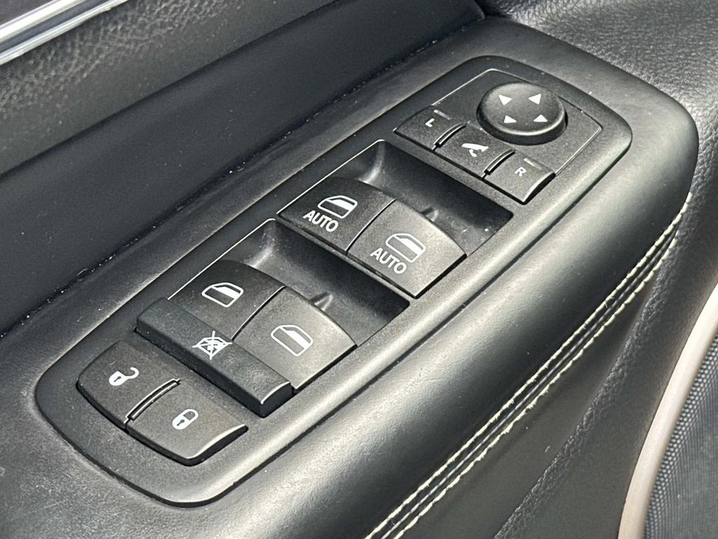 Thumbnail: 2015 Jeep Grand Cherokee - 32