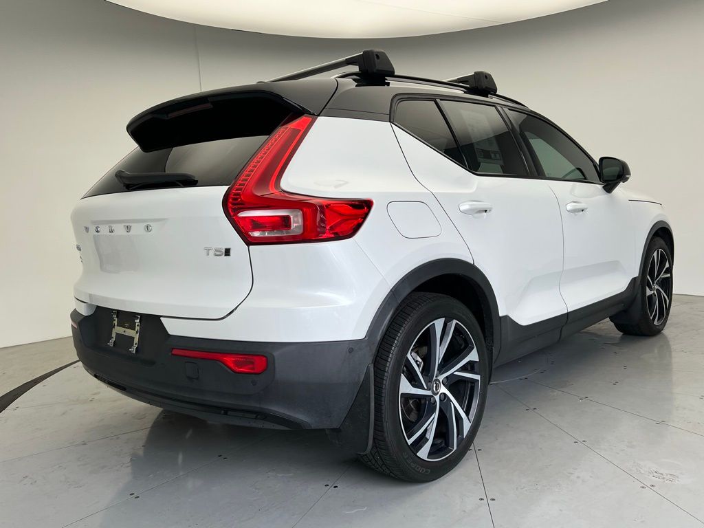 Thumbnail: 2021 Volvo XC40 - 4