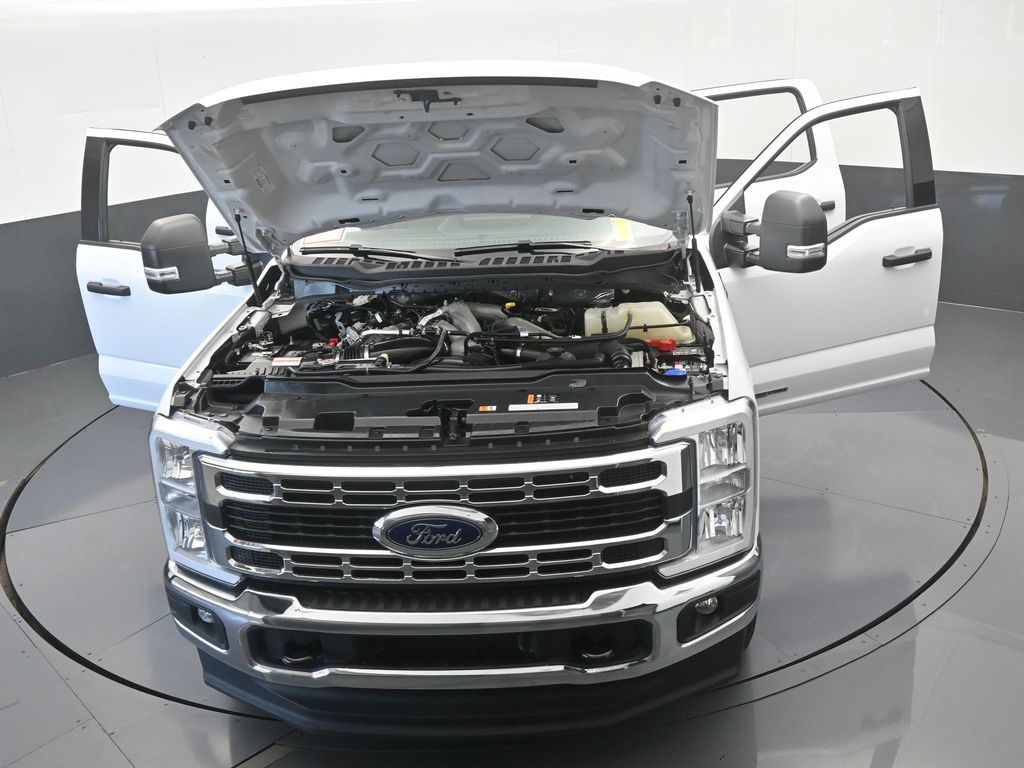 Used 2025 Oxford White Ford XLT image 75