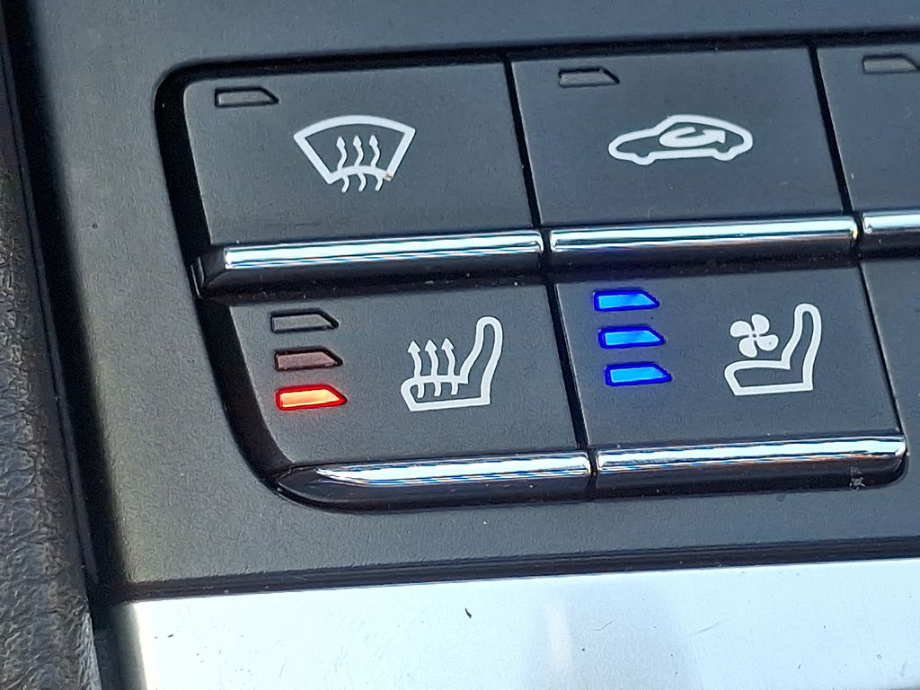 Thumbnail: 2018 Porsche 911 - 23