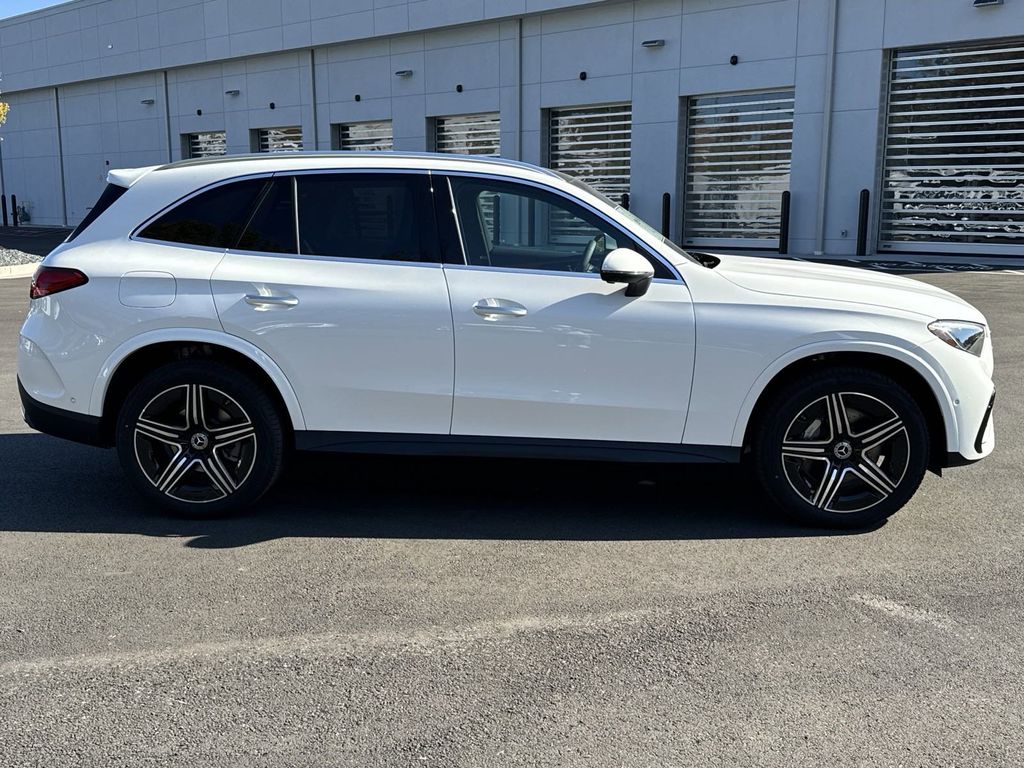 2025 Mercedes-Benz GLC GLC 300 9