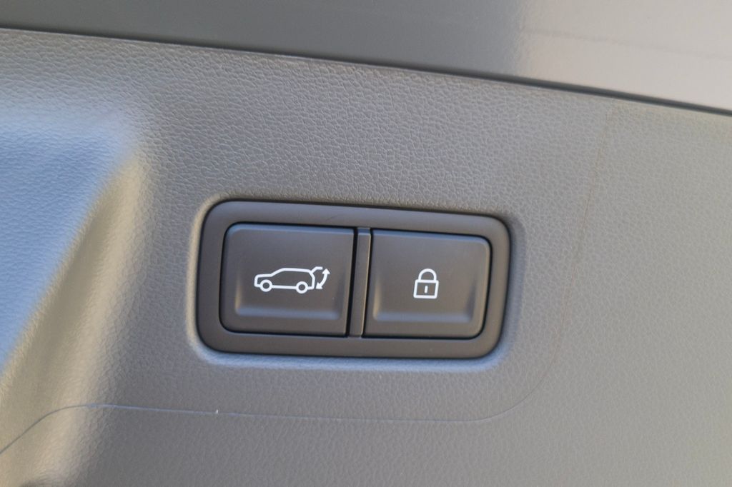New 2027 Gray Hyundai SE image 8