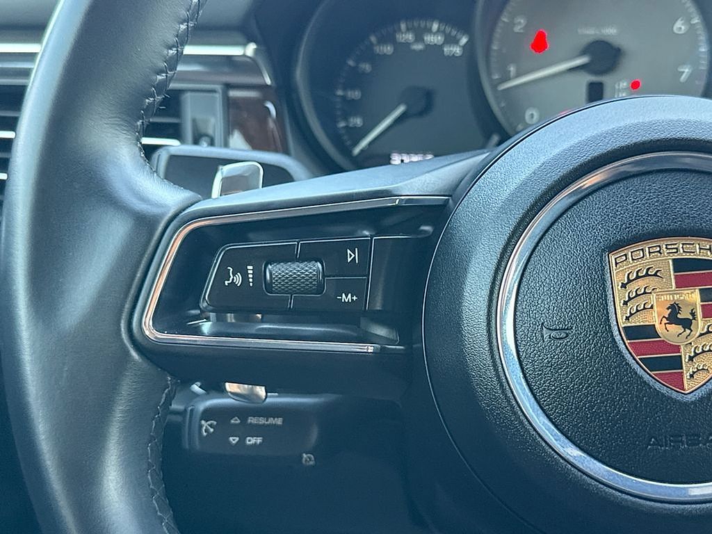 Thumbnail: 2022 Porsche Macan - 26