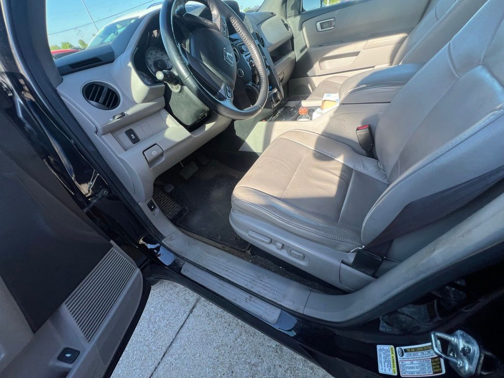 View vehicle photo 5