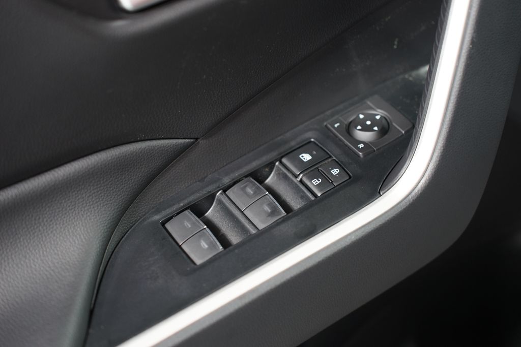 2025 Toyota RAV4 XLE 31