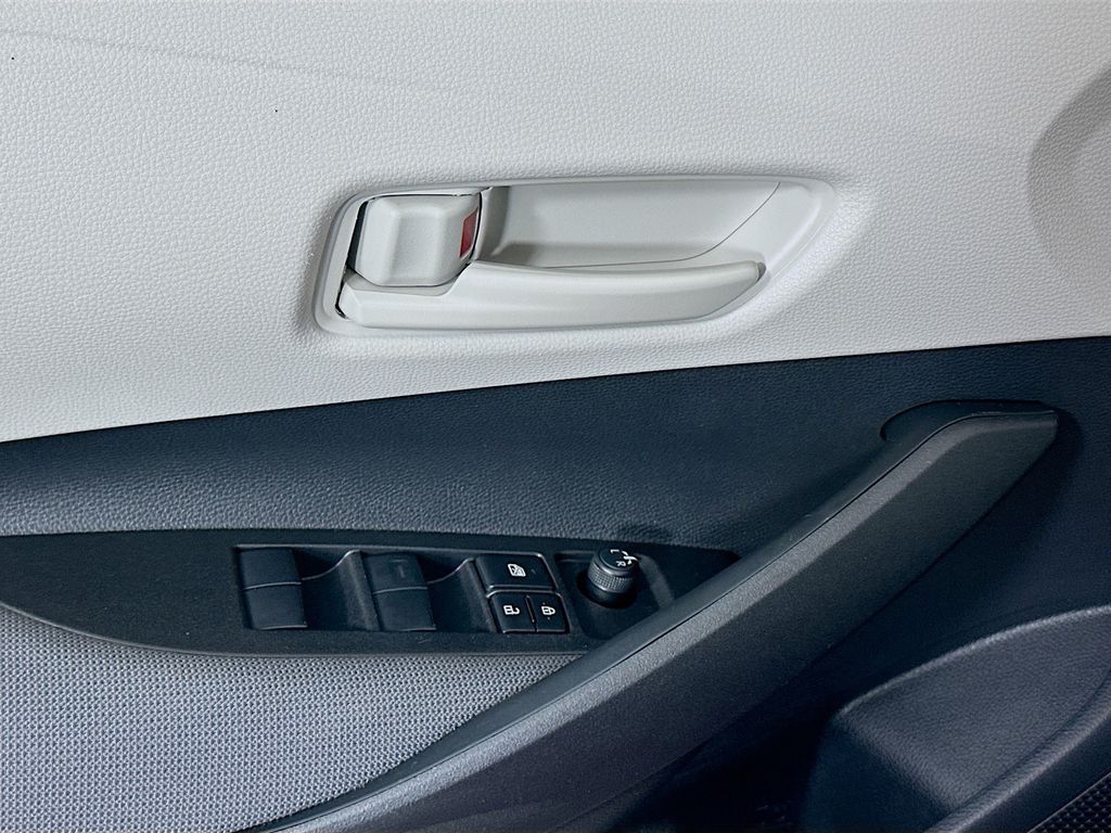 Thumbnail: 2025 Toyota Corolla - 18