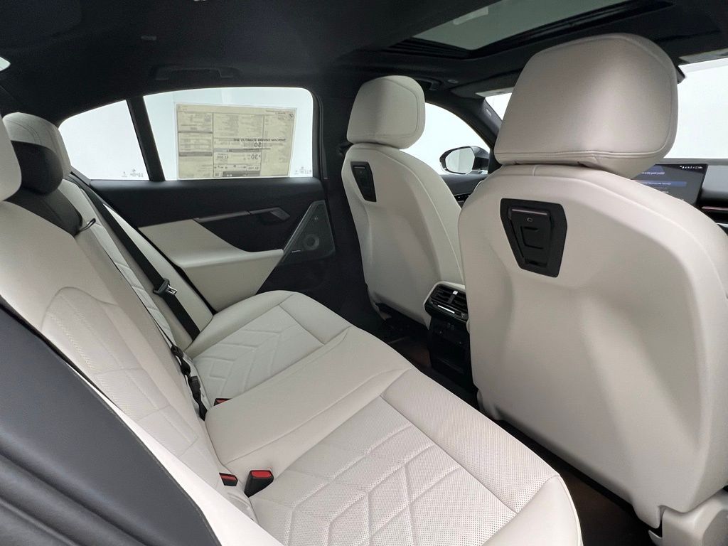 Thumbnail: 2026 BMW 5 Series - 8