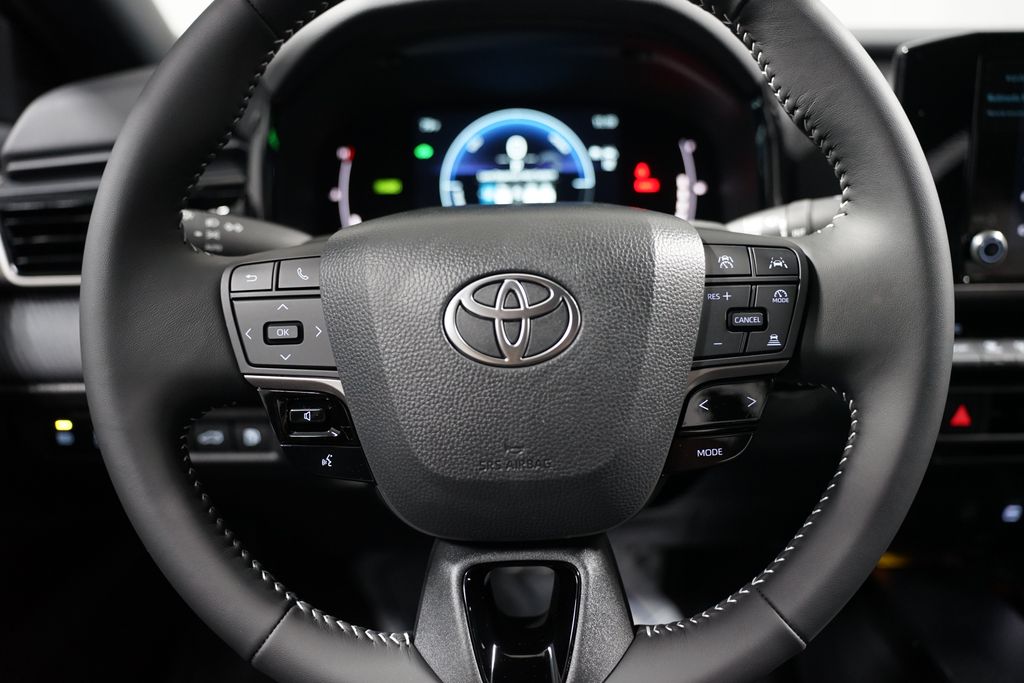 2025 Toyota Camry SE 12