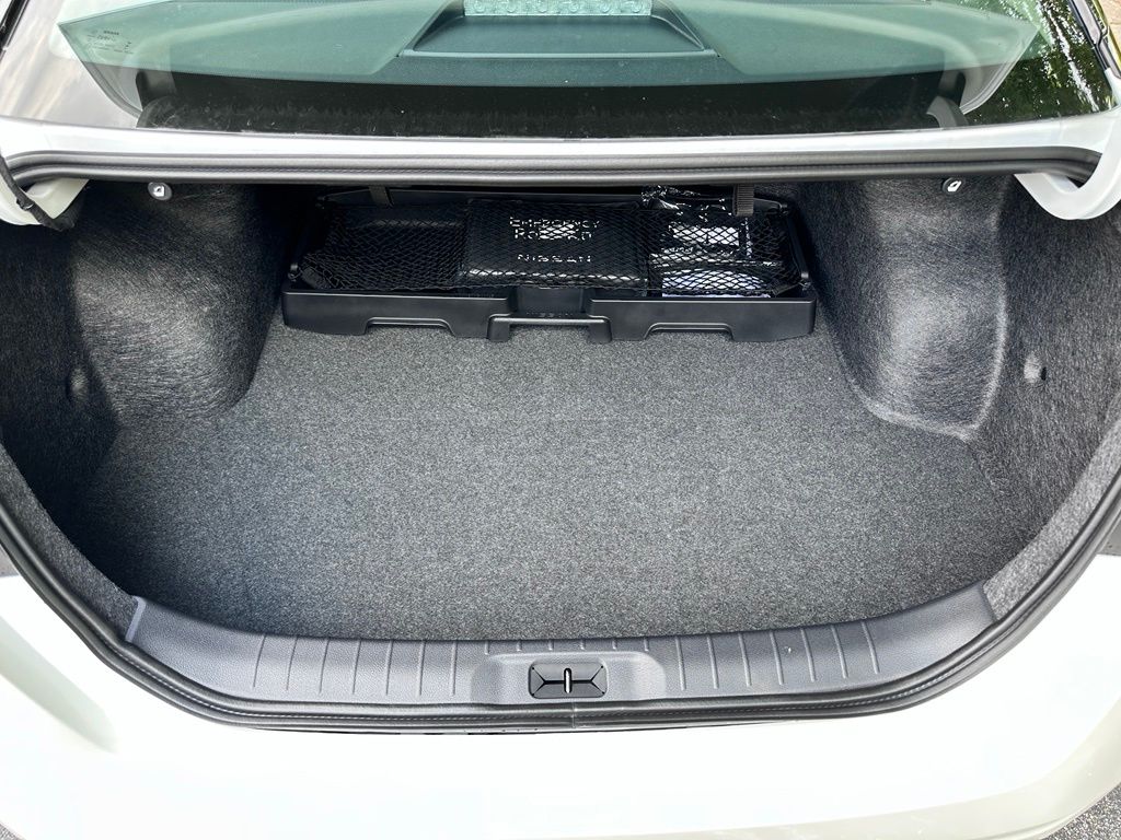 New 2026 Pearl White/Super Black Nissan 2.5 SR image 15