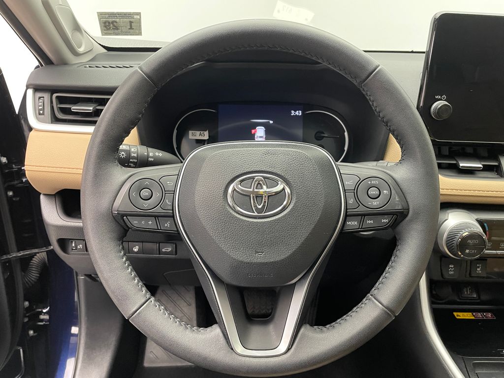 2024 Toyota RAV4 XLE Premium 21