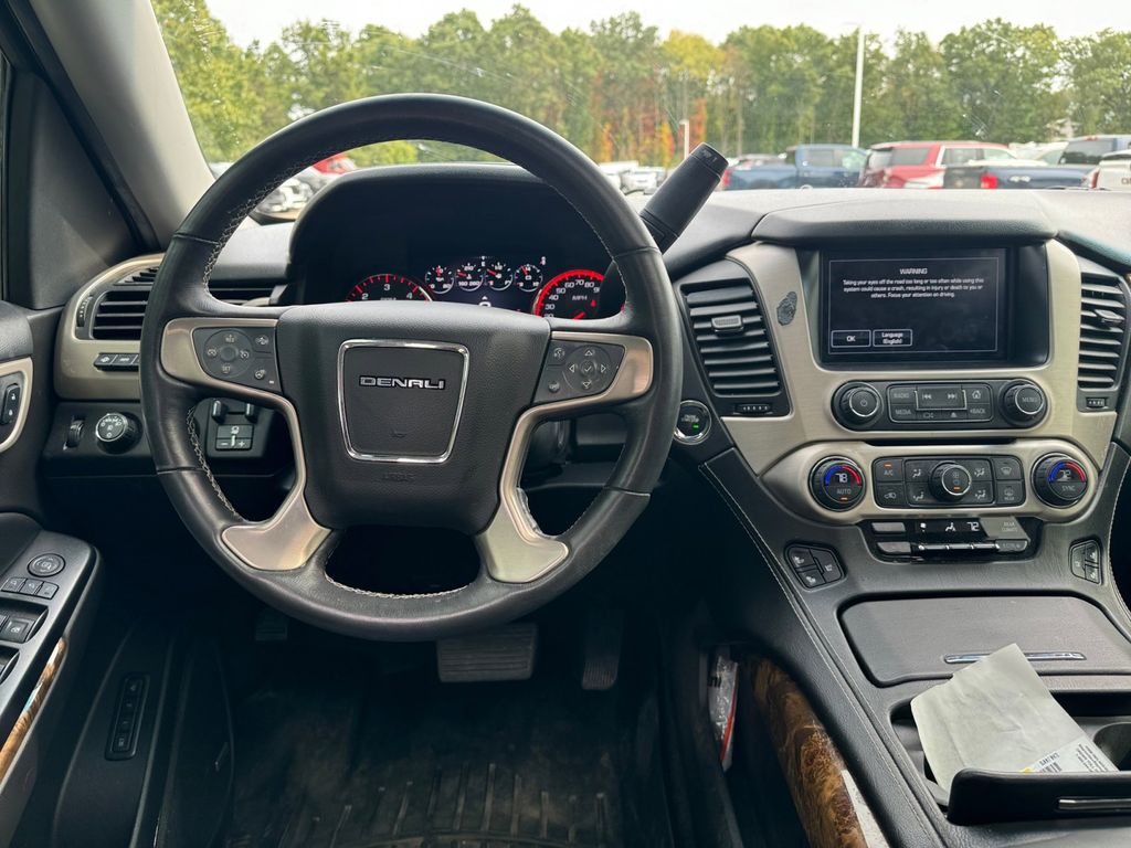 2016 GMC Yukon Denali 9