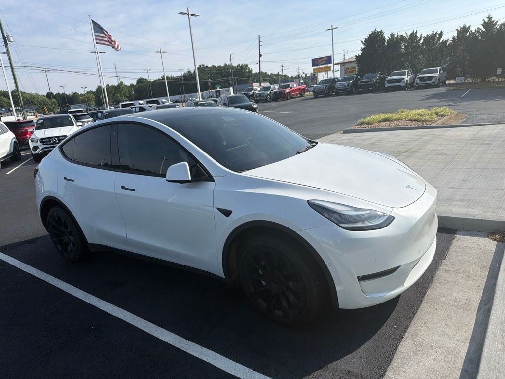View vehicle photo 3