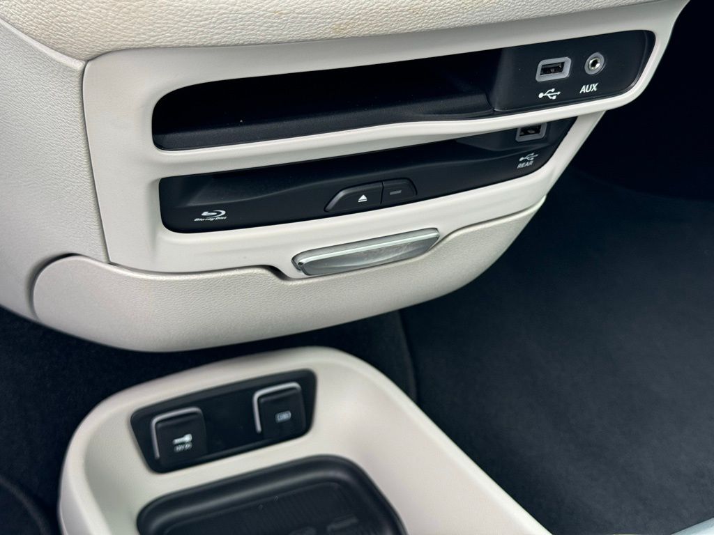 2018 Chrysler Pacifica Limited 37