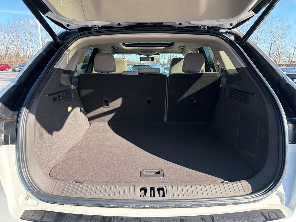 Thumbnail: 2023 Lincoln Nautilus - 22