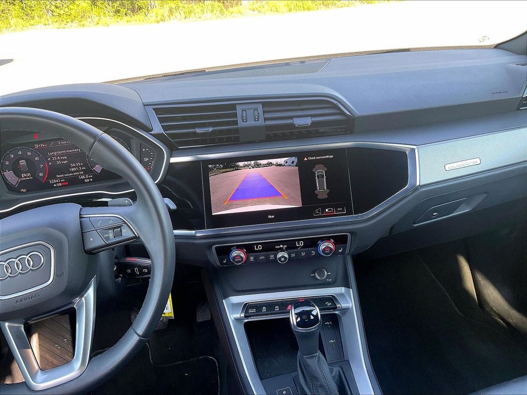 2025 Audi Q3 — photo 15
