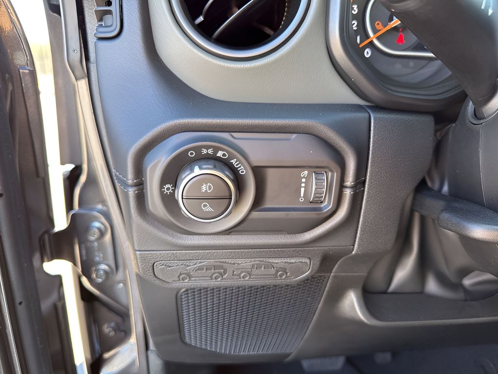 New 2026 Gray Jeep Mojave image 29