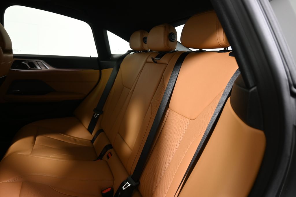 Thumbnail: 2026 BMW 4 Series - 4