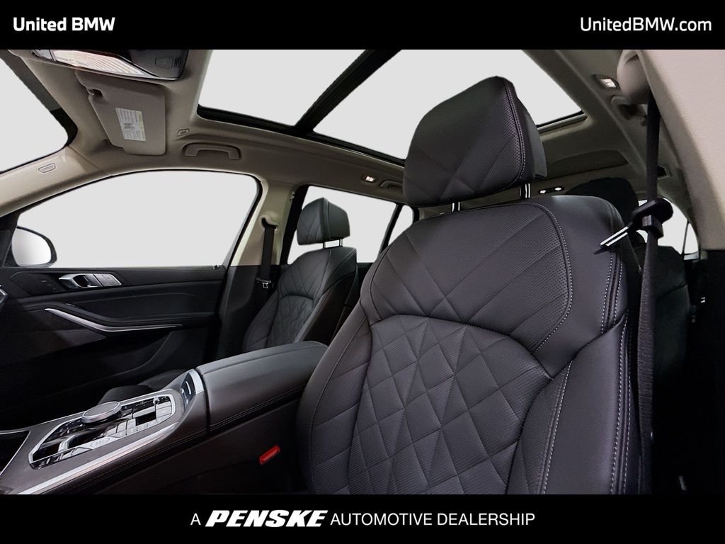 Thumbnail: 2026 BMW X7 - 5
