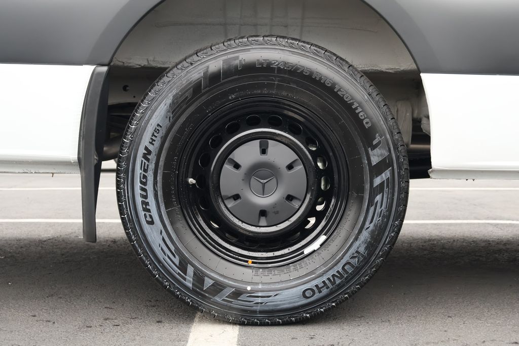 Thumbnail: 2025 Mercedes-Benz Sprinter - 9