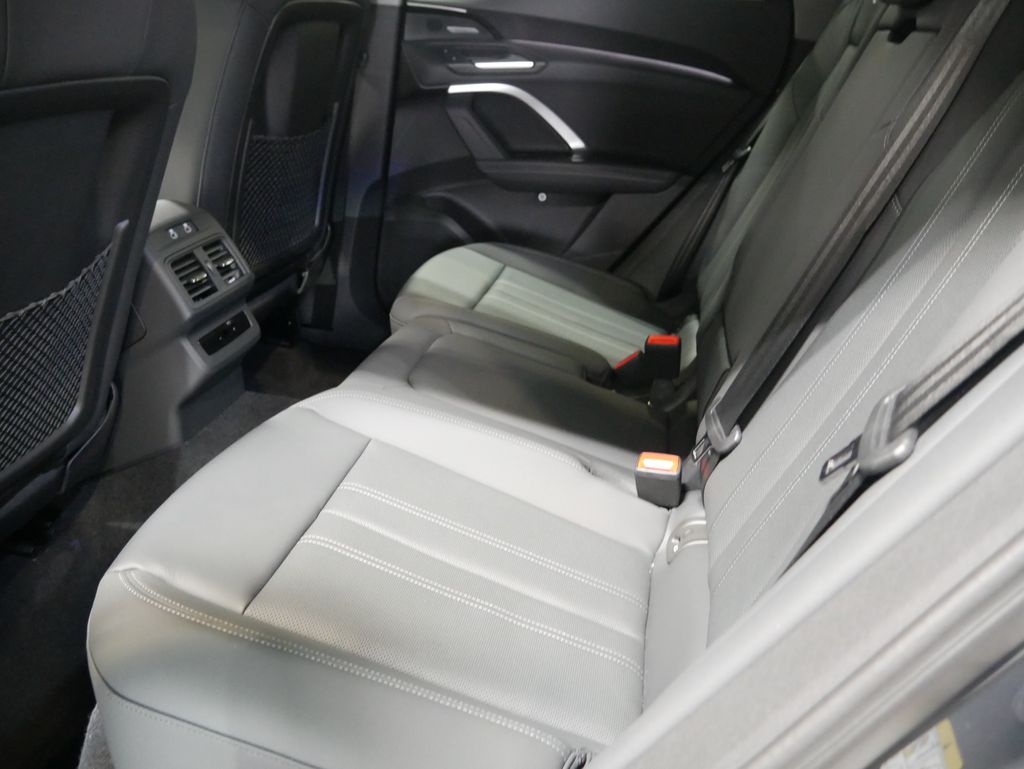 Thumbnail: 2025 Audi Q5 - 22