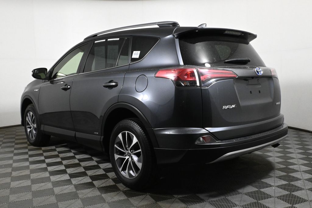 2018 Toyota RAV4 LE 6