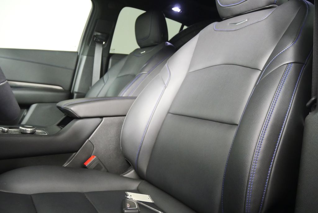 Thumbnail: 2024 Cadillac XT4 - 11