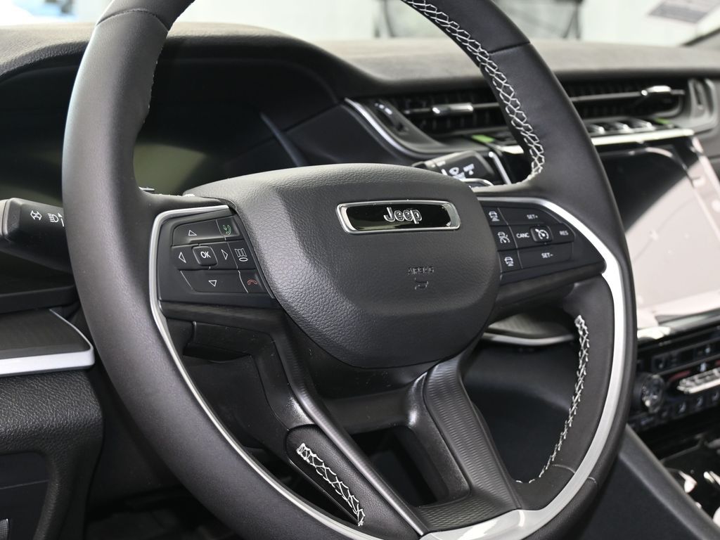 New 2025 Baltic Gray Metallic Clearcoat Jeep Altitude X image 14