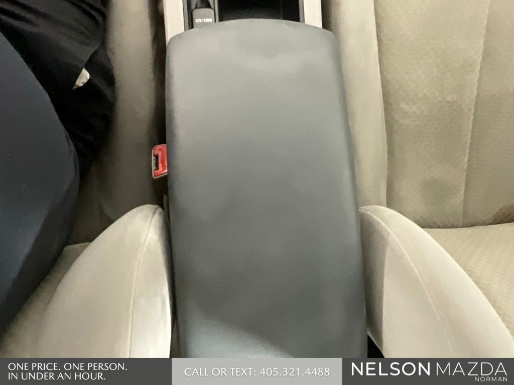 Used 2008 Silver Toyota LE image 39