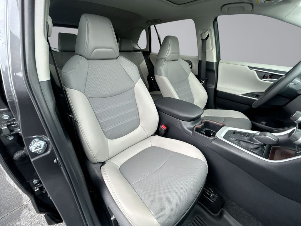 Thumbnail: 2025 Toyota RAV4 - 16