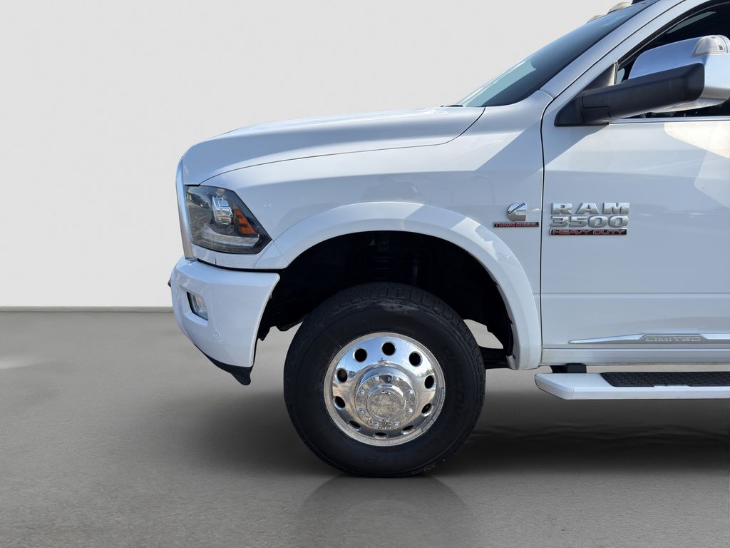 Used 2018 White Ram Laramie Longhorn image 27