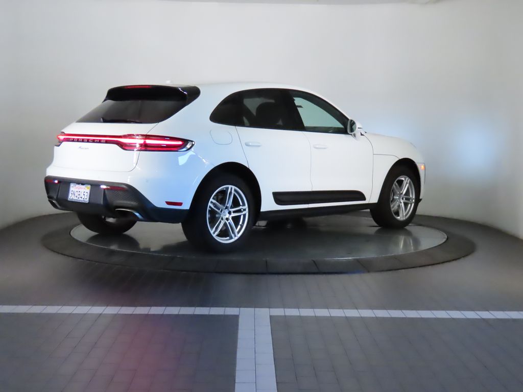 Thumbnail: 2024 Porsche Macan - 7