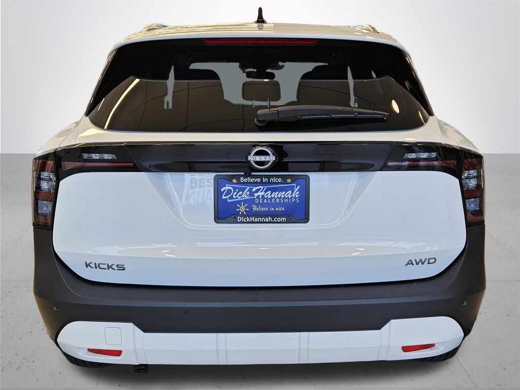 2026 Nissan Kicks SV