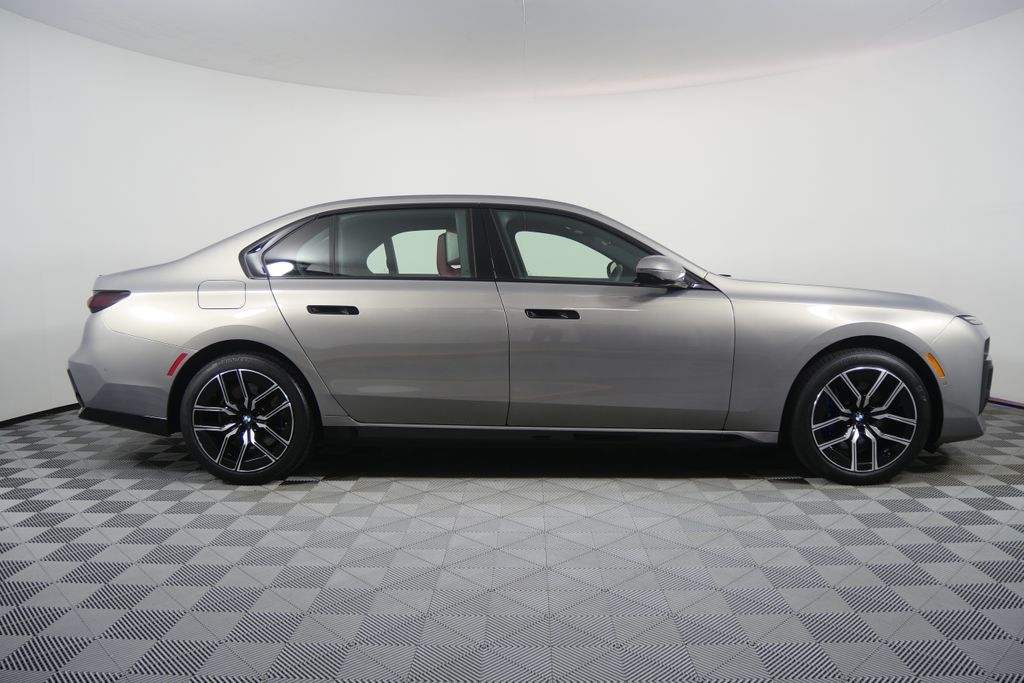 Thumbnail: 2026 BMW 7 Series - 2