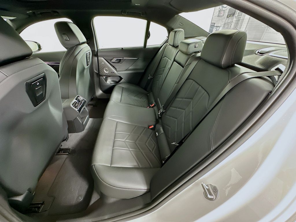 Thumbnail: 2026 BMW 5 Series - 17