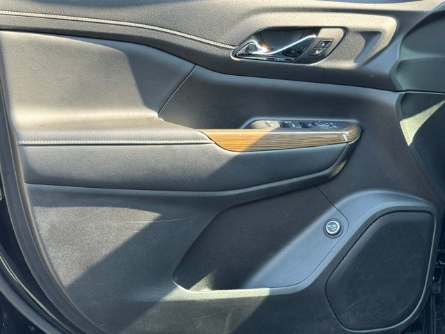 2023 GMC Acadia SLE - Photo 13