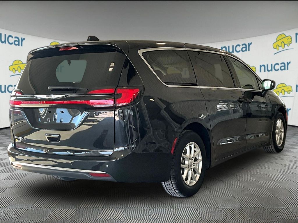 2023 Chrysler Pacifica — photo 6