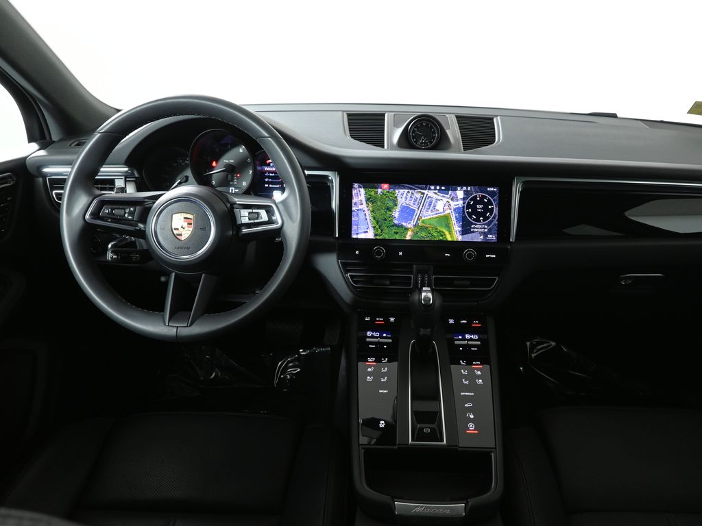 Thumbnail: 2025 Porsche Macan - 16
