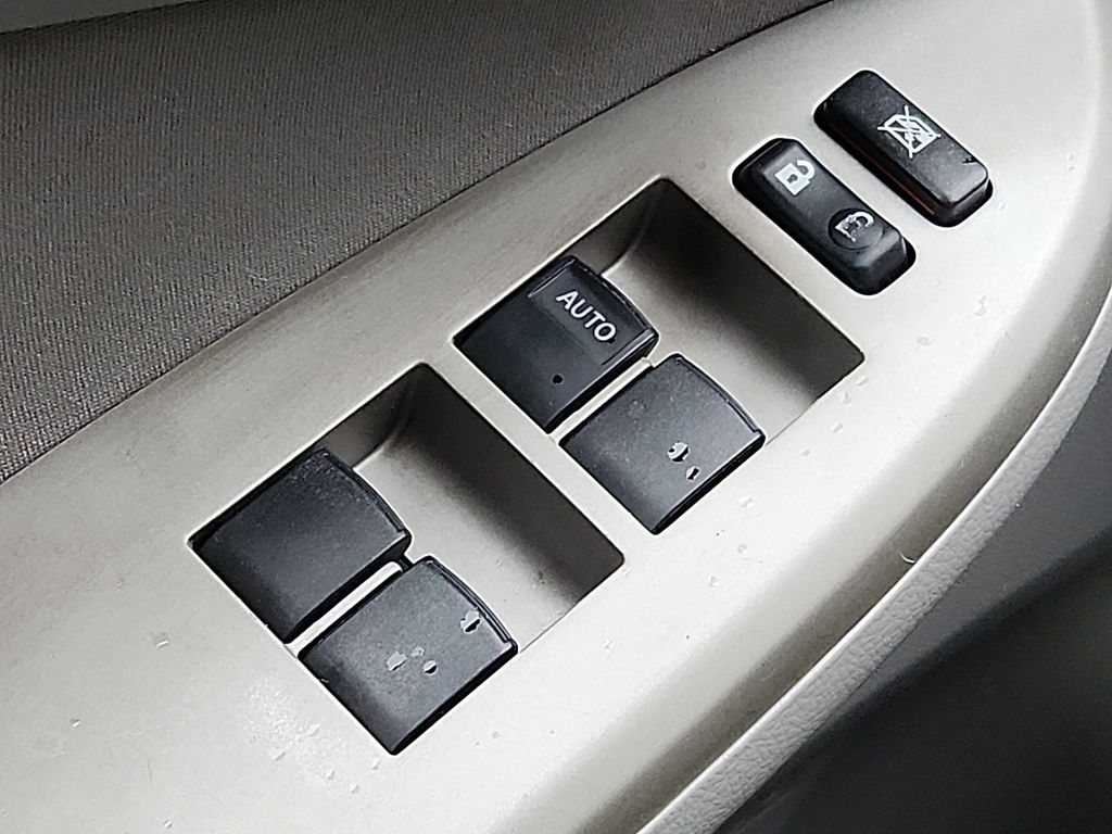 Thumbnail: 2013 Toyota Corolla - 21