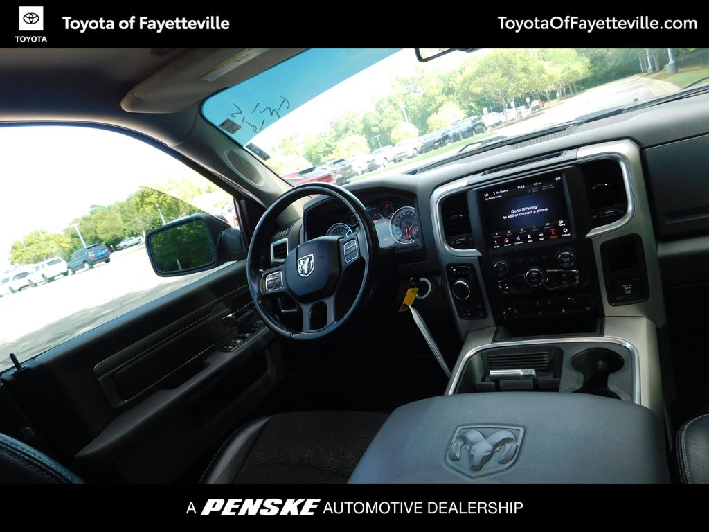 Thumbnail: 2019 RAM 1500 Classic - 3