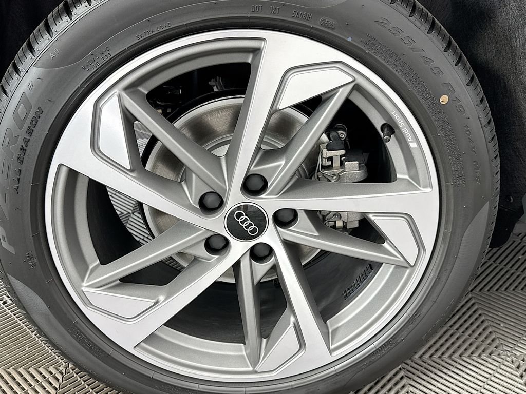 Thumbnail: 2025 Audi Q3 - 31