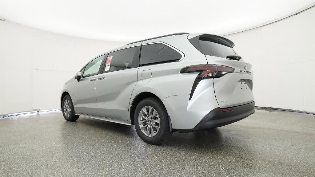 Thumbnail: 2025 Toyota Sienna - 12