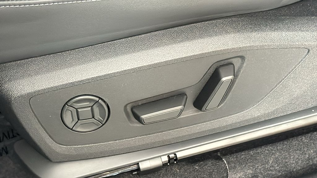 2025 Audi Q6 e-tron Premium 28