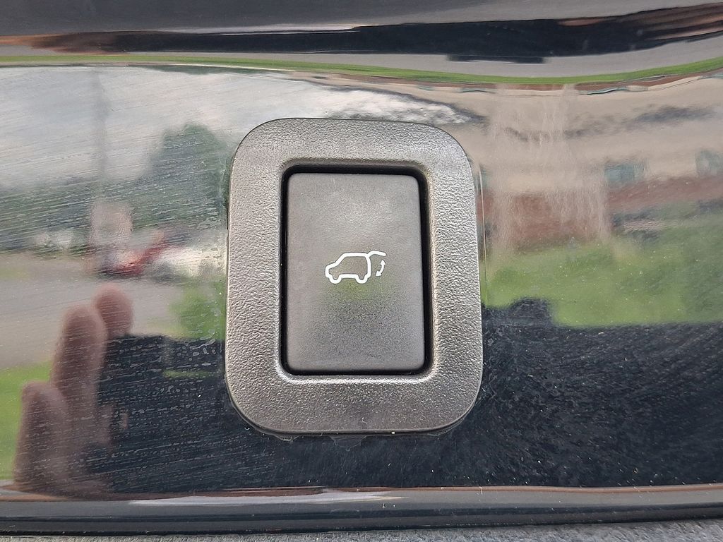 2019 Toyota Highlander Limited Black at Subaru and VW of Moon Township