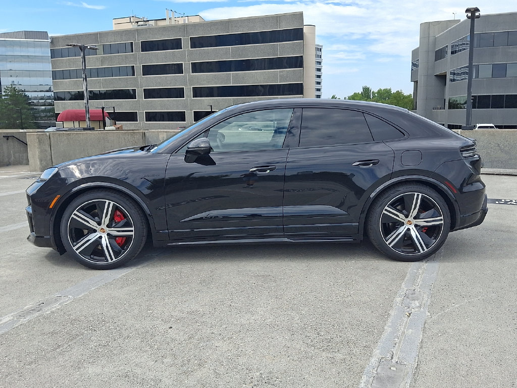 Thumbnail: 2026 Porsche Macan - 2