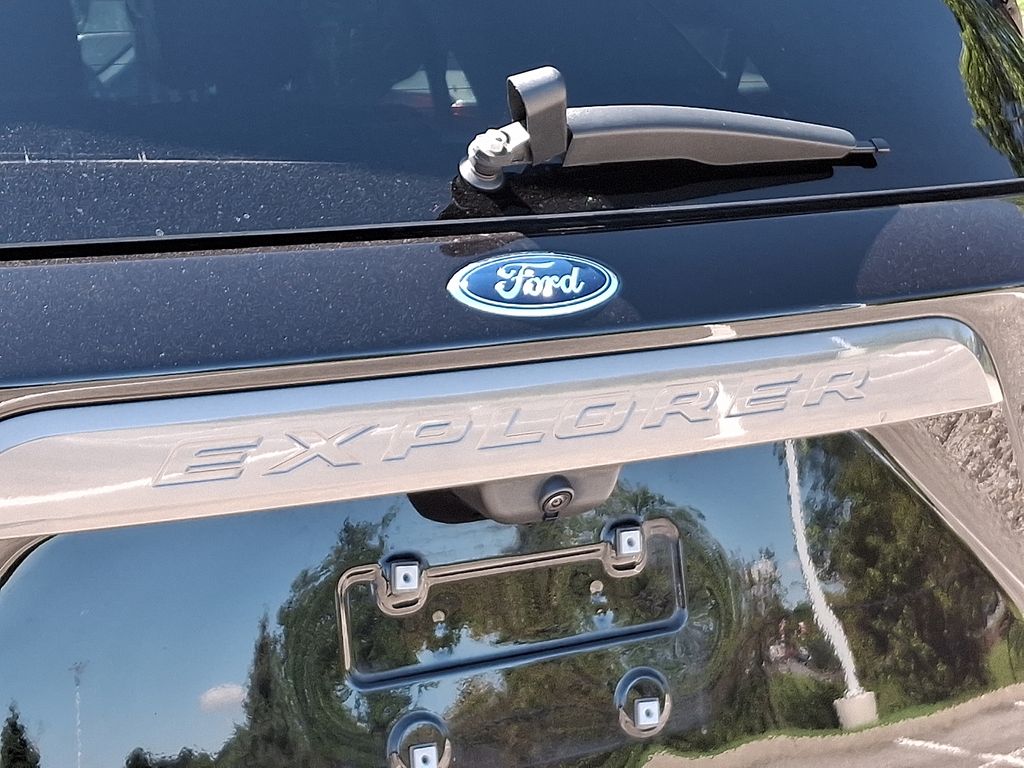 Thumbnail: 2022 Ford Explorer - 32