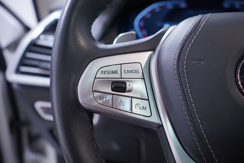 Thumbnail: 2022 BMW X7 - 21