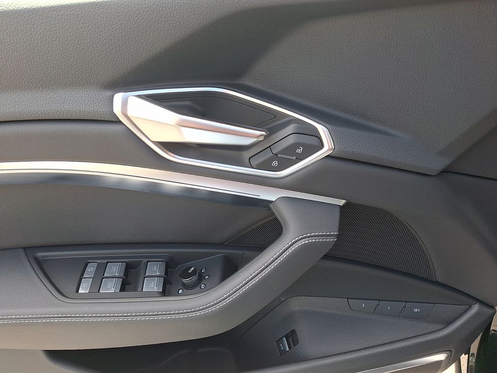 Thumbnail: 2024 Audi Q8 e-tron - 12