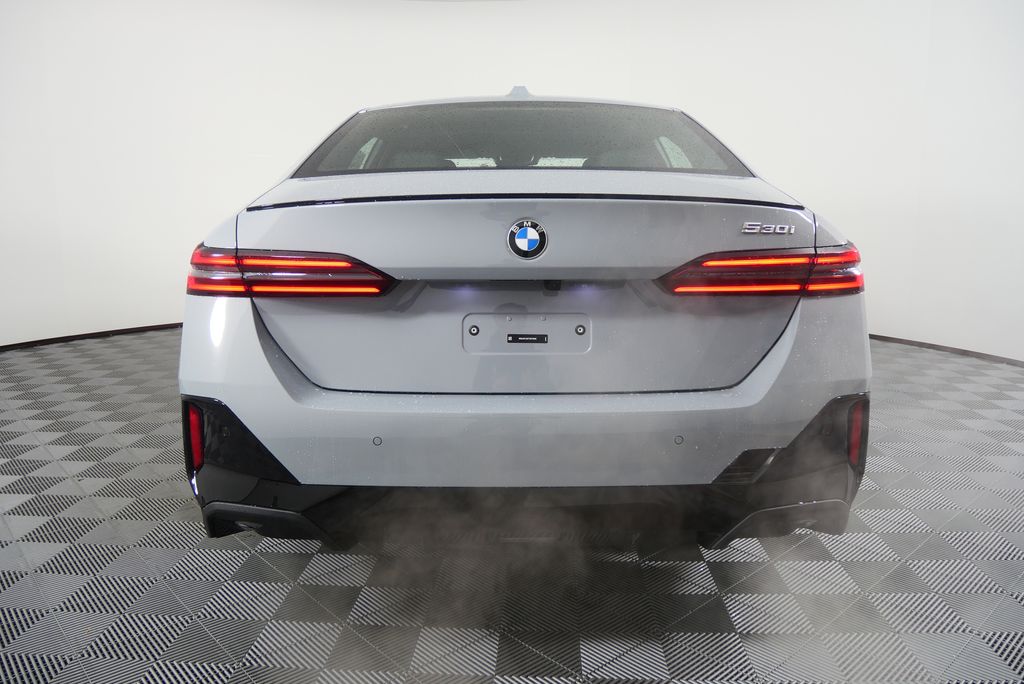 Thumbnail: 2026 BMW 5 Series - 4