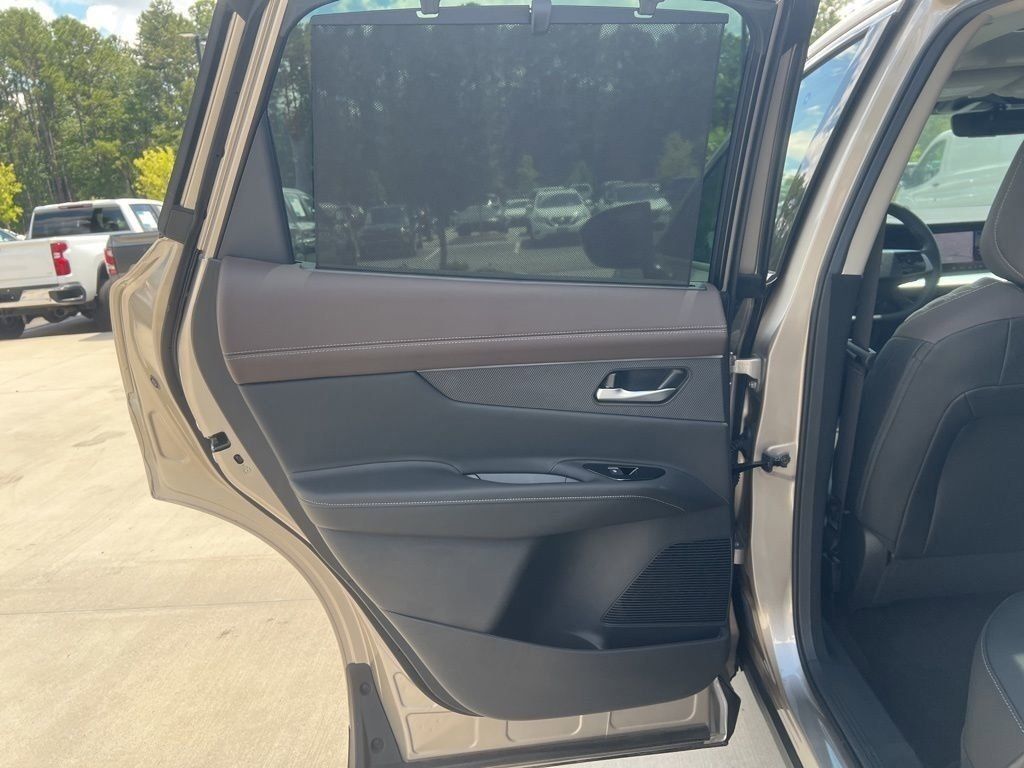 2025 Champagne Silver Metallic Nissan Murano Platinum AWD SUV
